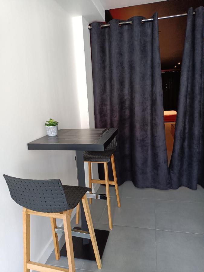 Appartement Balneo Et Sauna Prives The Red Room Mauguio Exterior foto