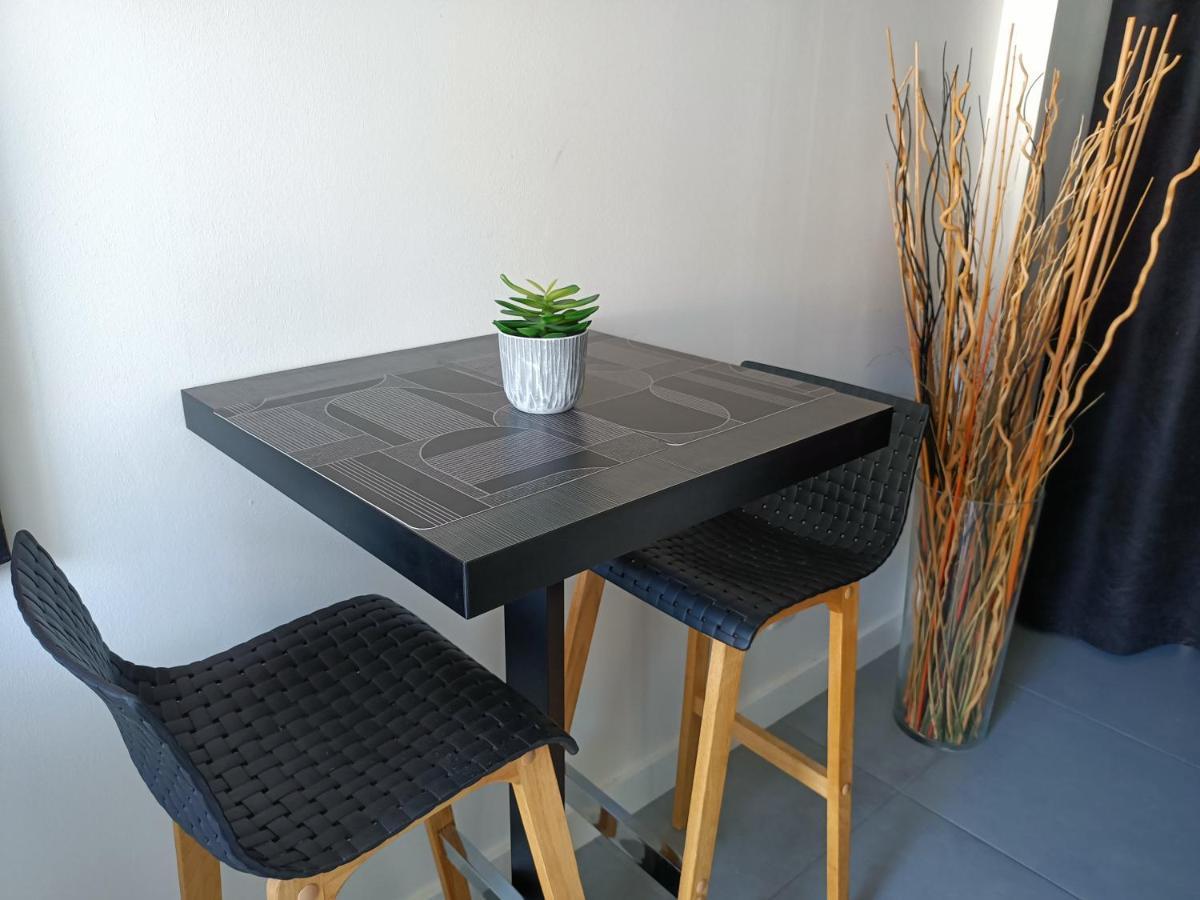 Appartement Balneo Et Sauna Prives The Red Room Mauguio Exterior foto